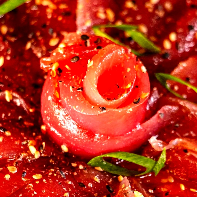 Carpaccio japonês em close — restaurante japonês no Rio de Janeiro