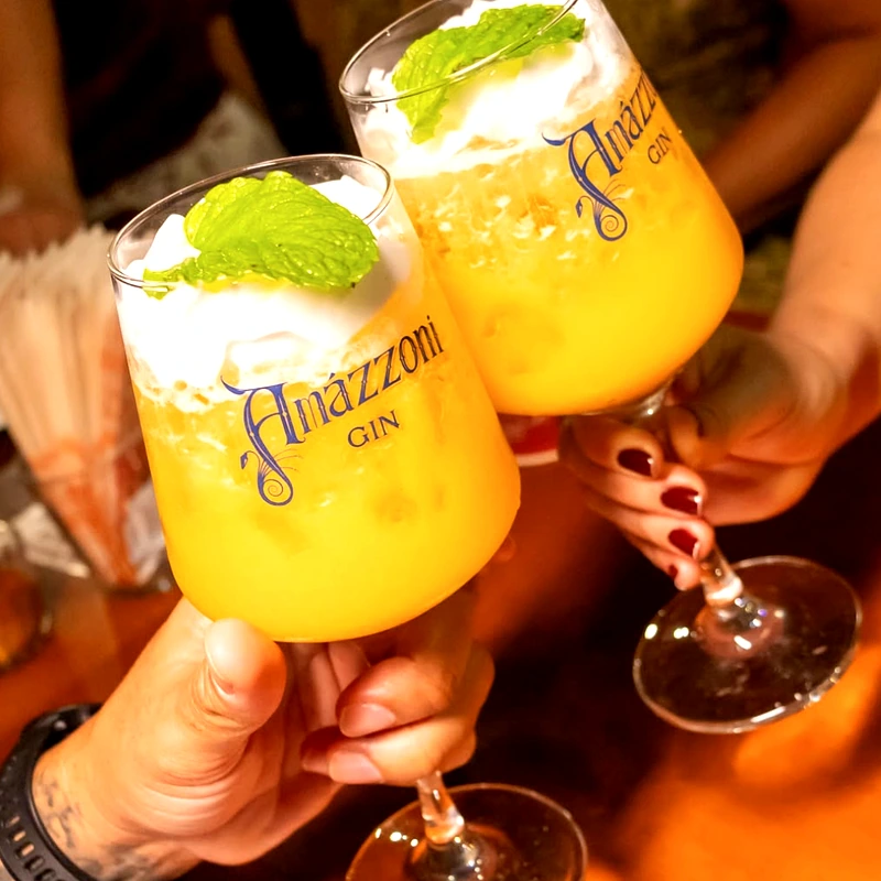 Drinks coloridos — bar no Rio de Janeiro